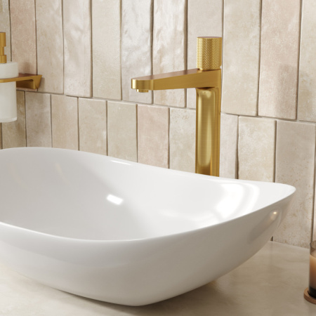 смеситель для раковины wasserkraft schunter 8203h, цвет золото матовое