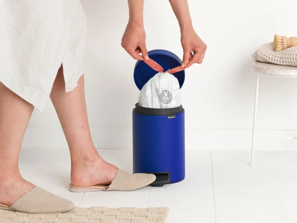 Мусорное ведро Brabantia NewIcon 204562 3 л, синее Мусорное ведро Brabantia NewIcon 204562 3 л, синее