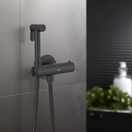 гигиенический душ со смесителем aquatek оберон aq1027mb с термостатом черный матовый