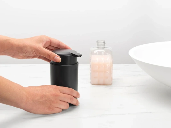 Дозатор для мыла Brabantia ReNew 280245 для жидкого мыла, темно-серый
