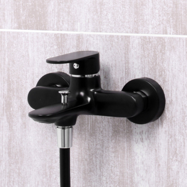 смеситель для ванны с душем wasserkraft elbе 7401 черный матовый / хром