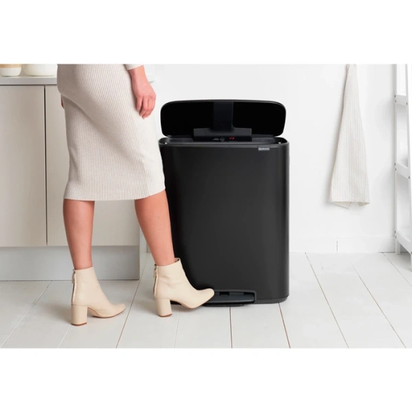Мусорное ведро Brabantia Bo Pedal Bin 211362 60 л, черное
